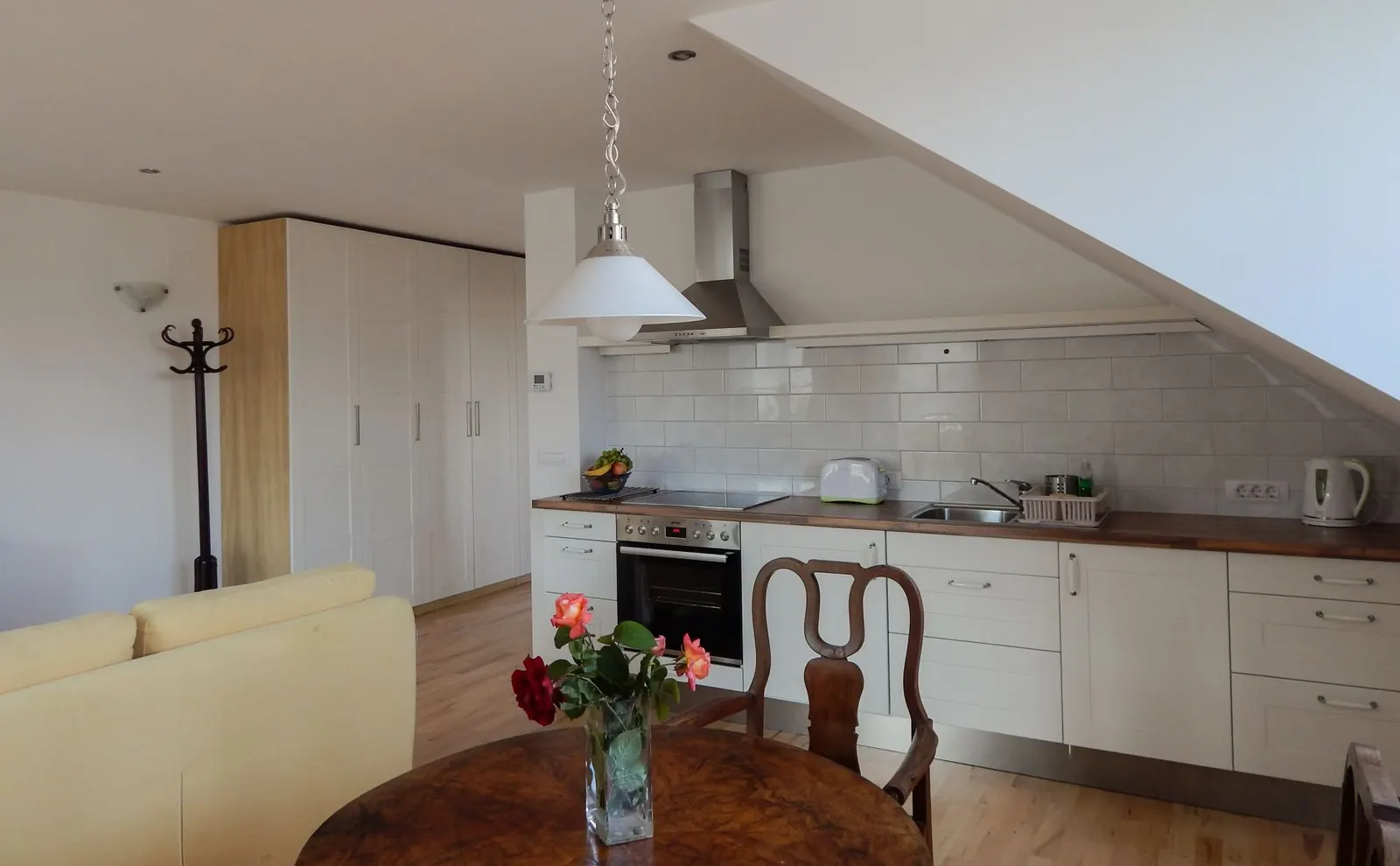 Apartma z razgledom: kuhinja