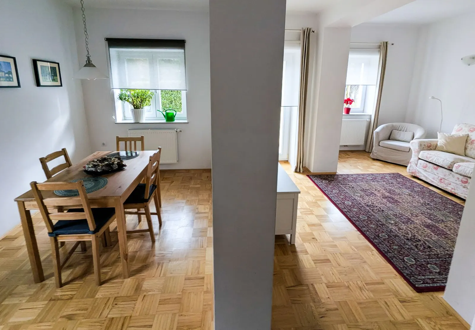Rdeči apartma: jedilni kot