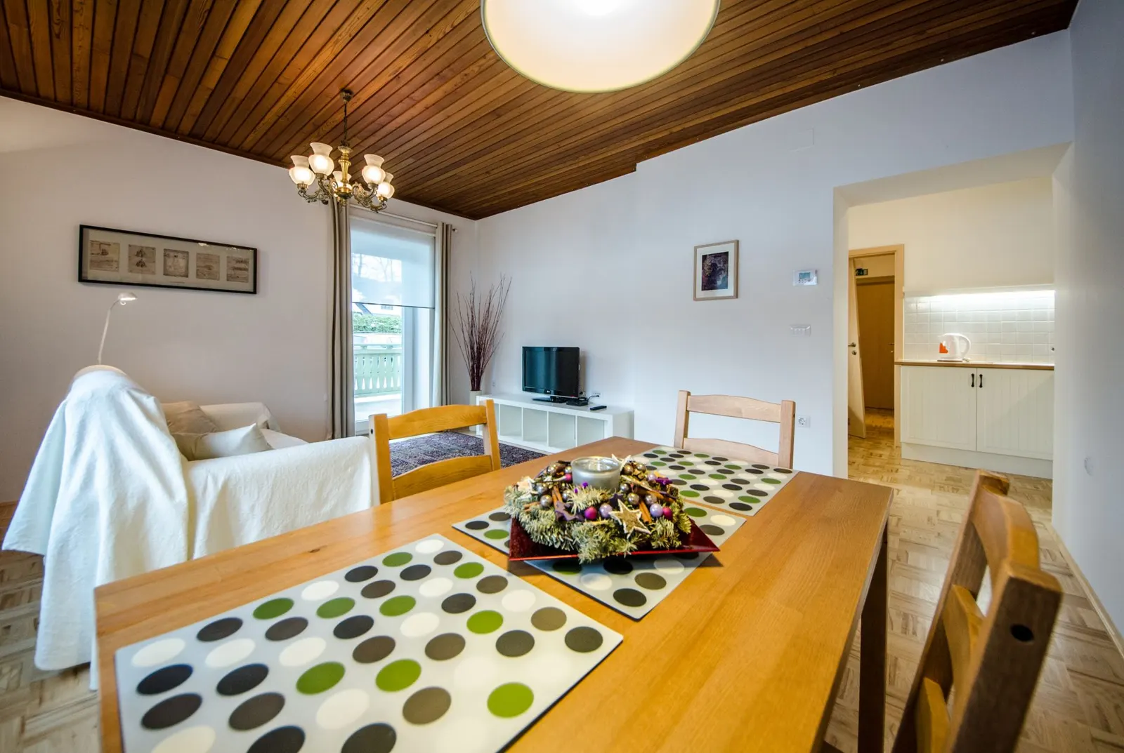Rumeni apartma: jedilni kot